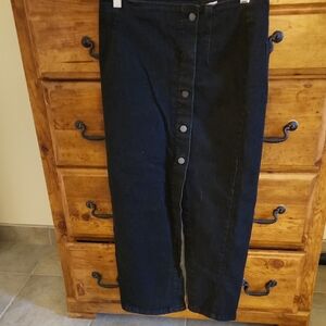 Chic Black Button-Down Midi Skirt